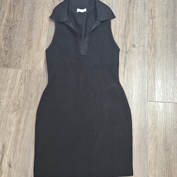 Aritzia Babaton Deep V Neck Sculpt Knit Ribbed Dress Sz M Black - Picture 10 of 15